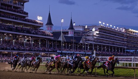 The field for the Kentucky Oaks enters the first turn at Churchill Downs
