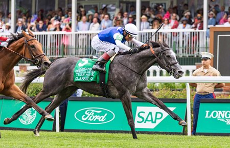 Classic Q wins the Churchill Distaff Turf Mile Stakes at Churchill Downs