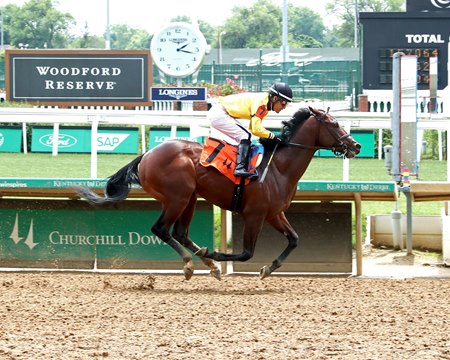 Hey Tuff Guy breaks his maiden at Churchill Downs