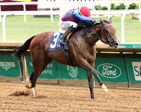 This Is Uscar wins an allowance race at Churchill Downs