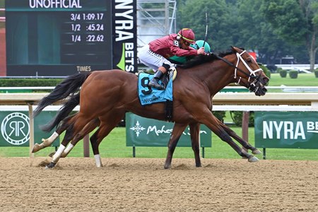 Senior Officer (outside) edges fellow Vosburgh runner Contrary Thinking in an allowance optional claiming race June 6 at Saratoga Race Course