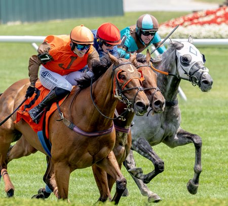 Smart Uncle (outside) wins the A. P. Smithwick Memorial Handicap at Saratoga Race Course