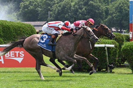 Voyager (inside) holds off Correlation Trade to break her maiden at Saratoga Race Course