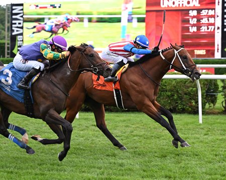 Stradale (inside) outlasts Oscar's Hope to win the Mahony Stakes at Saratoga Race Course