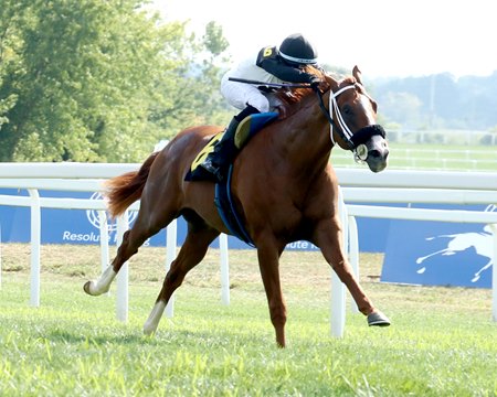 Mid American wins the Kentucky Downs Juvenile Sprint Stakes at Kentucky Downs