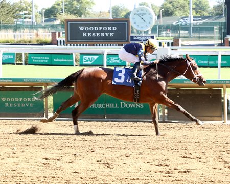 Foxiest strides away from the opposition in breaking her maiden at Churchill Downs