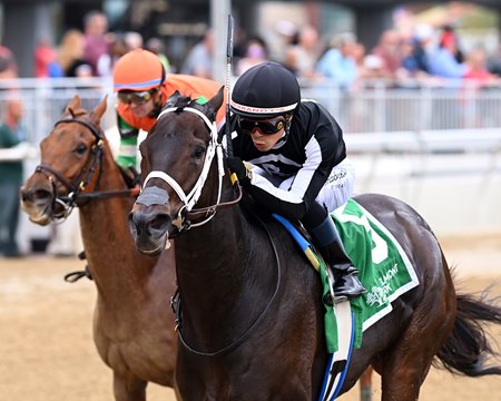 R Disaster outlasts Senza Parole to win the Gallant Bloom Stakes at Belmont Park